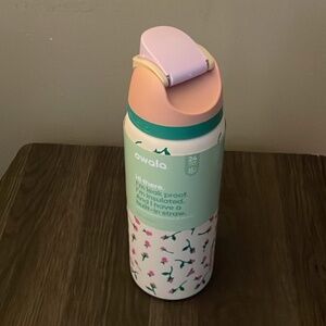 Owala 32 free sip - UO exclusive- Tea Time- SOLD OUT ONLINE